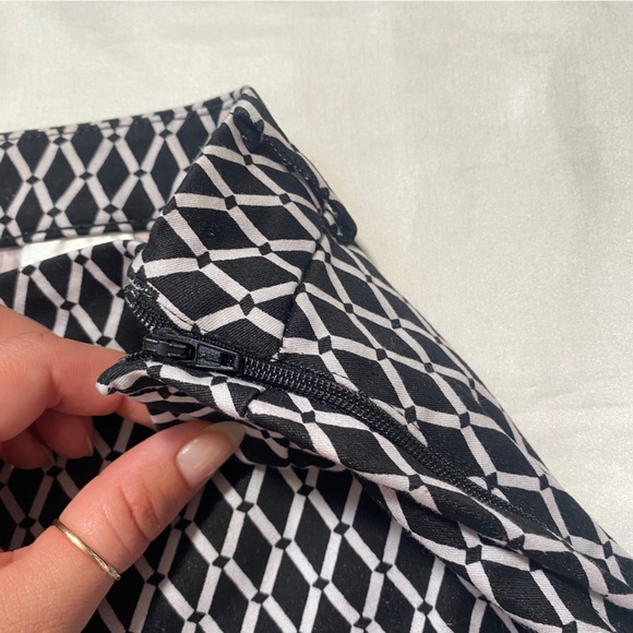 H&M Black and White Print Ankle Length Pants Side Zip Size 6 - Picture 8 of 8